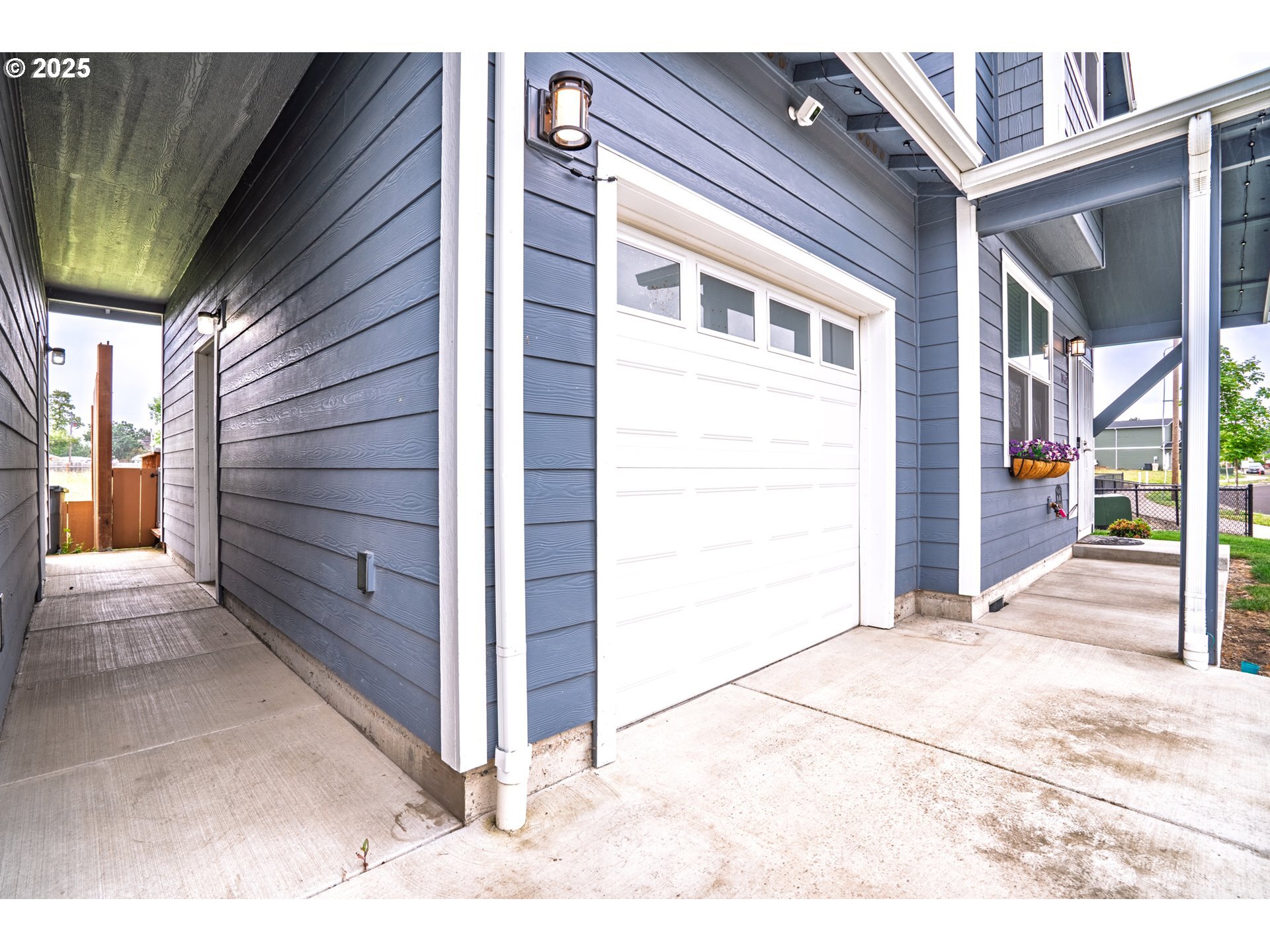 Property Photo: 1937 Stoltz Hill Rd OR 97355