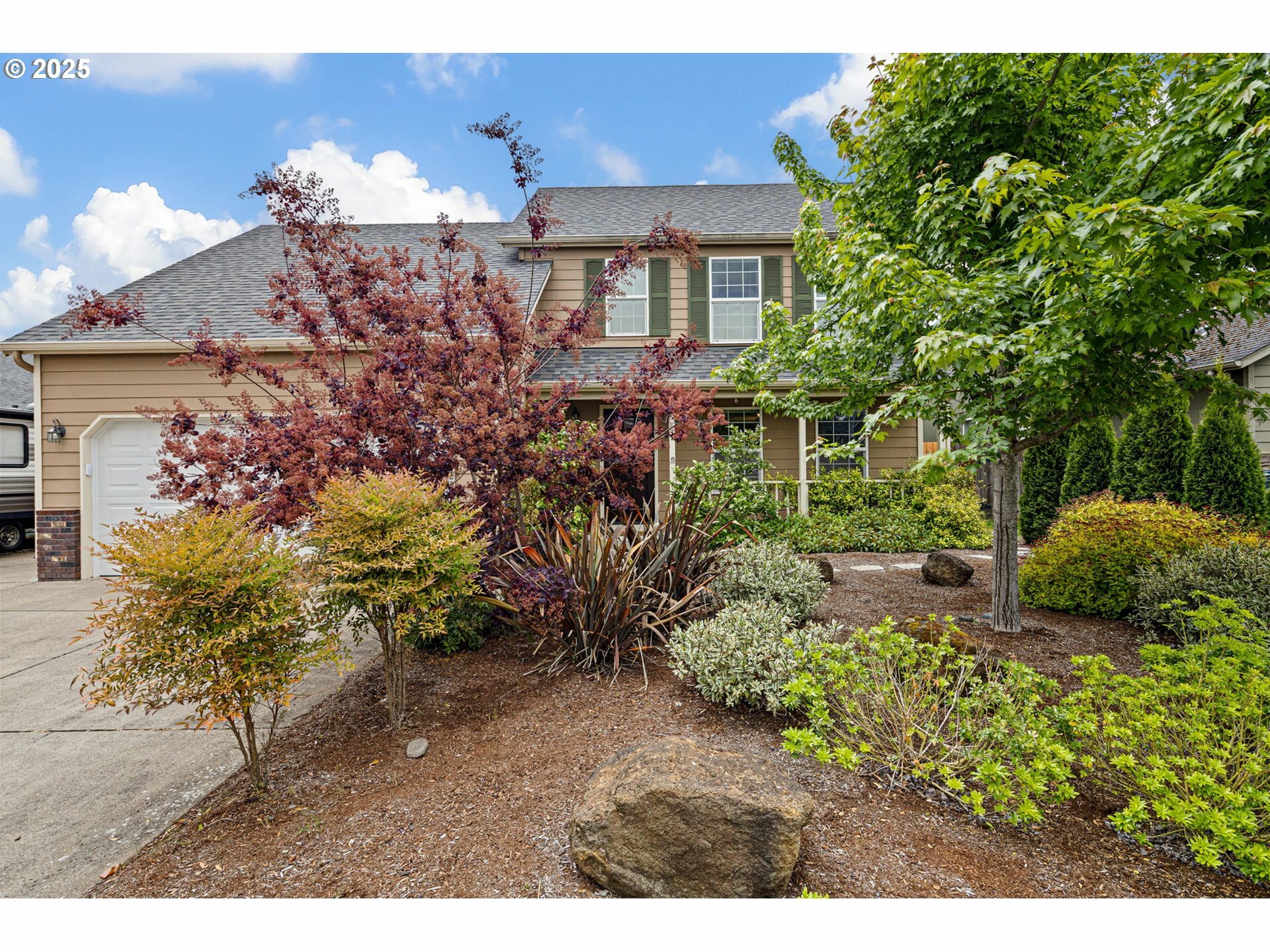 Property Photo: 1190 Hazelnut Ct OR 97426