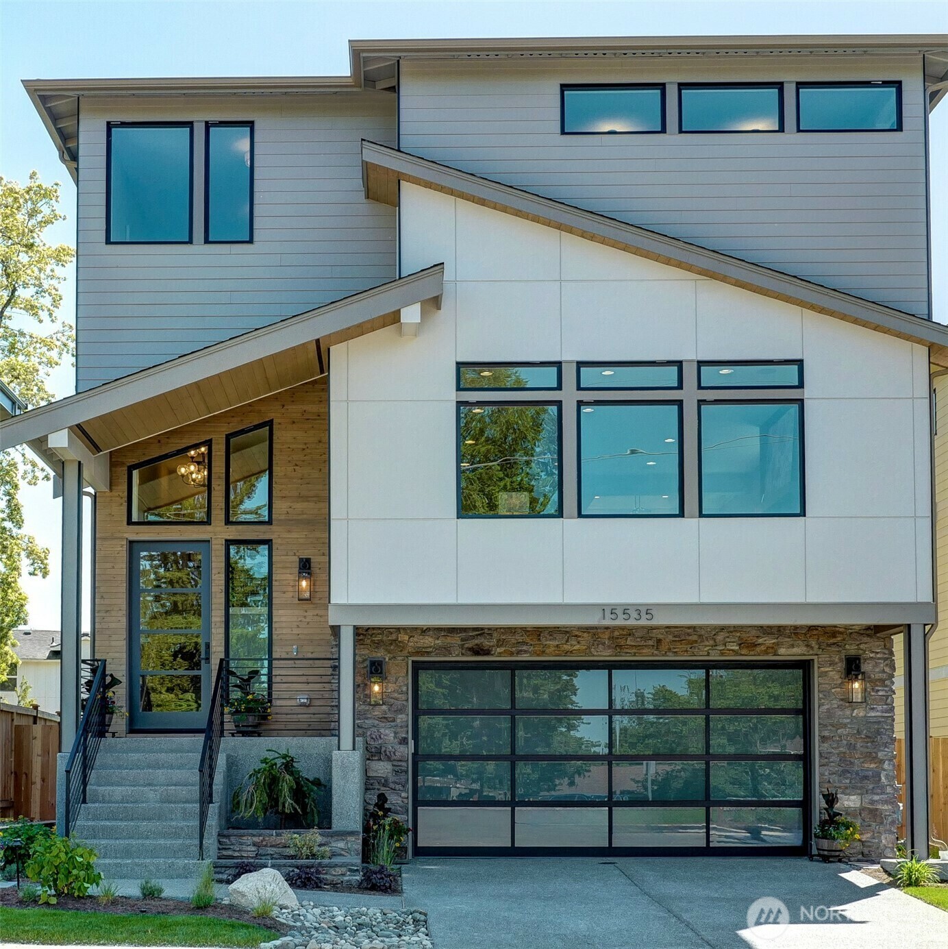 Property Photo: 15535 NE 60th Street WA 98052