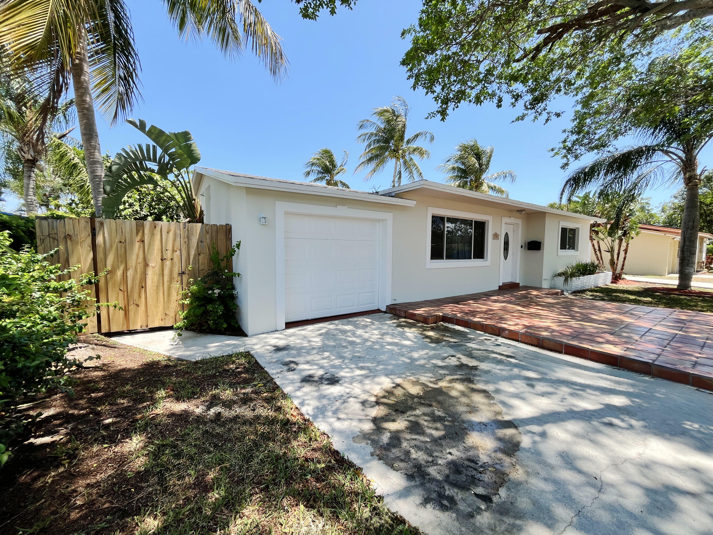 Property Photo: 737 Ilex Court FL 33403