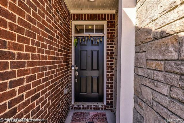 Property Photo:  43646 Prospect Lane  MI 48375 