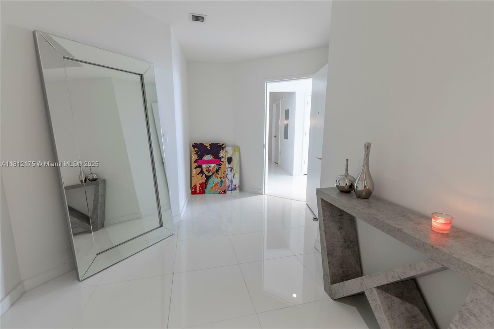 Property Photo: 851 NE 1st Ave 4410 FL 33132