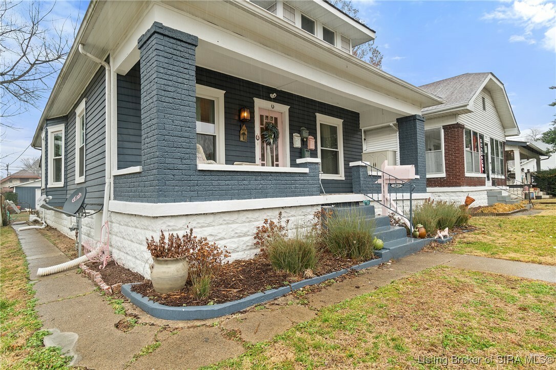 Property Photo: 2303 Reno Avenue IN 47150