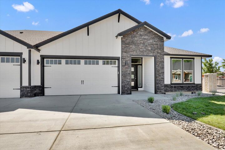Property Photo:  1109 - Unit 20 N Country Club Dr Unit 20  WA 99006 