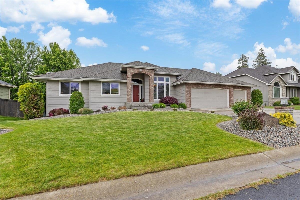 Property Photo: 909 E Golden Ct WA 99208