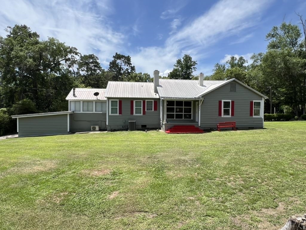 Property Photo: 343 E King Street FL 32351