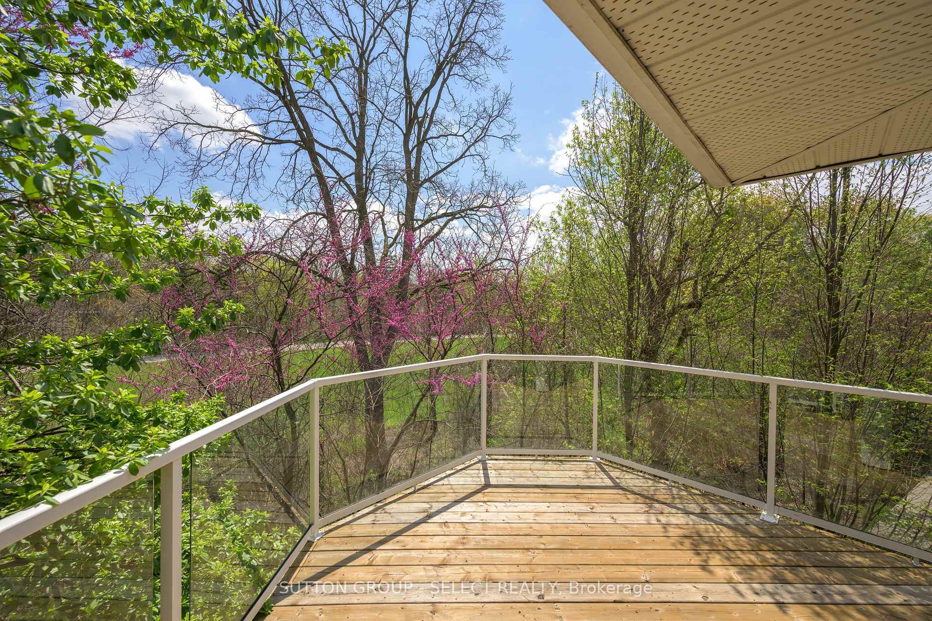 Property Photo: 10 Mackellar Avenue 5 ON N6H 5C5