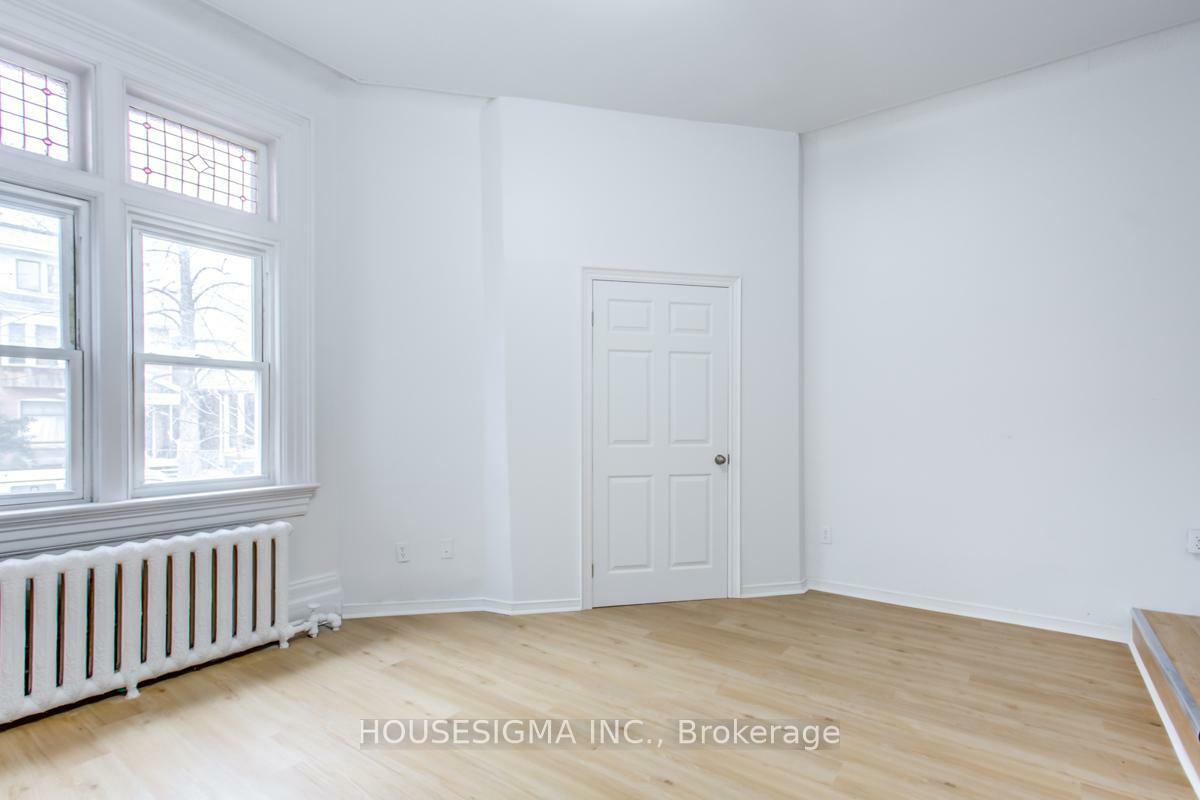 Property Photo: 661 Huron Street 101 ON M5R 2R8