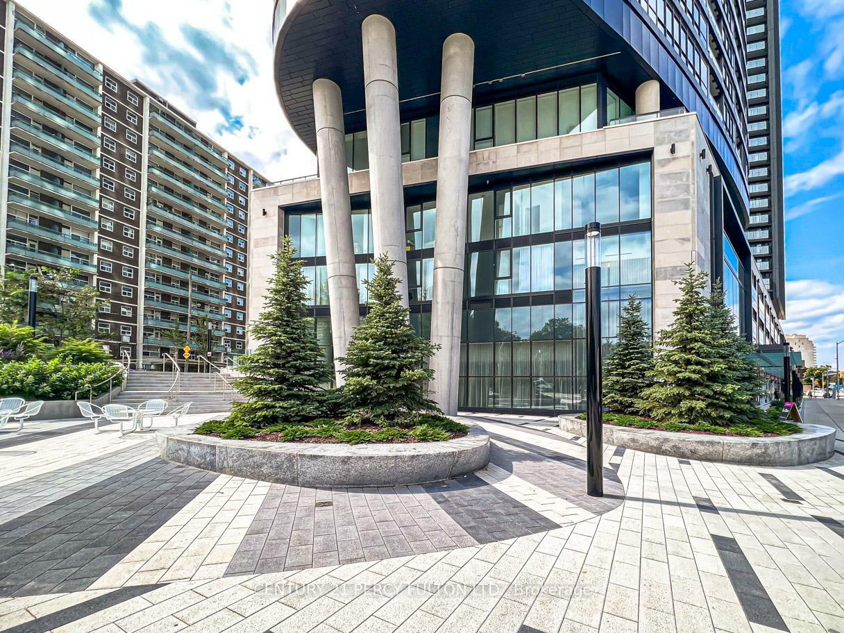 Property Photo: 585 Bloor Street E 3415 ON M4W 0B3