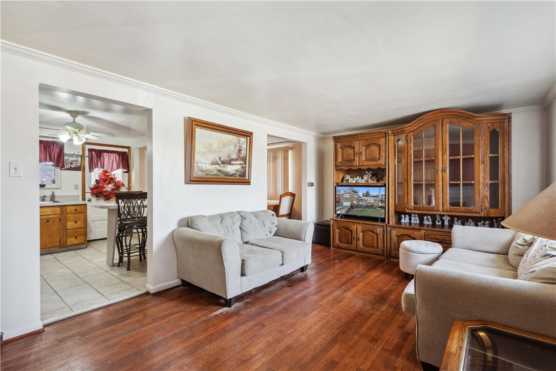 Property Photo: 638 Friday Rd PA 15209
