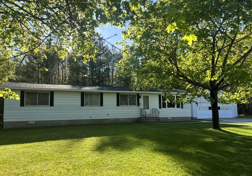 Property Photo:  2056 Hobbs Drive  MI 49707 