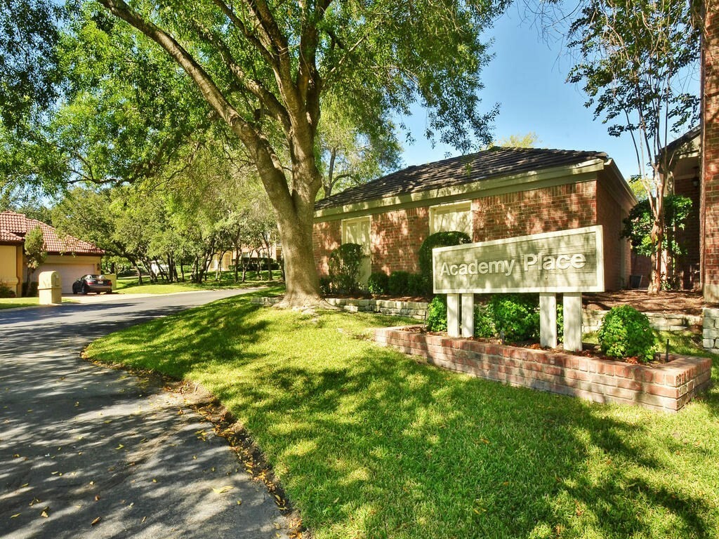 Property Photo: 8 Tournament Way 16 TX 78738
