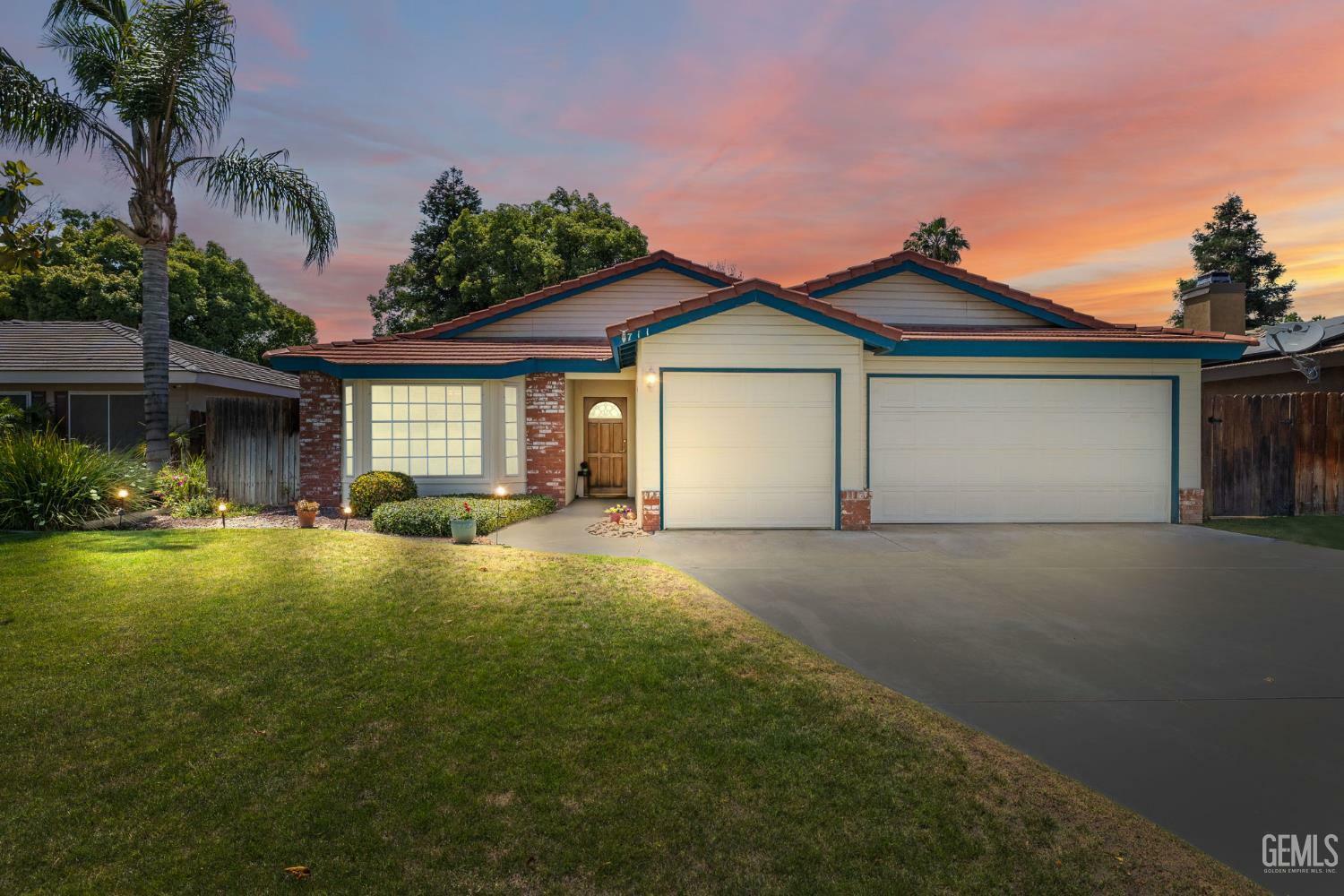 711 Crown Pointe Drive  Bakersfield CA 93312 photo