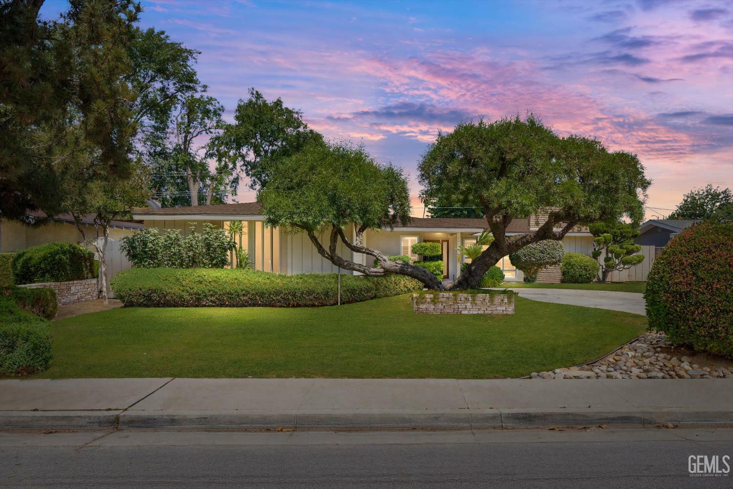 Property Photo:  200 Haggin Street  CA 93309 