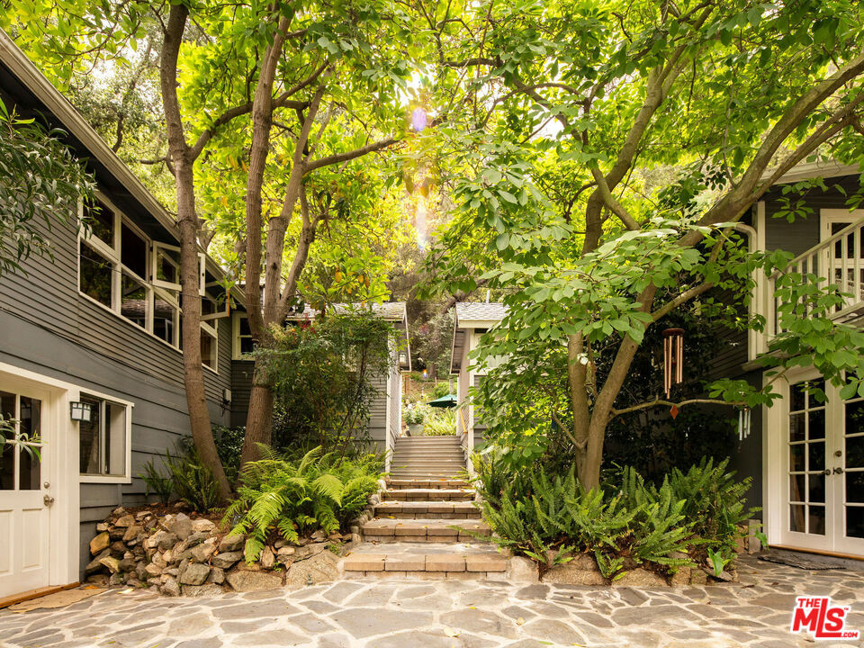 8162 Kirkwood Dr  Los Angeles CA 90046 photo