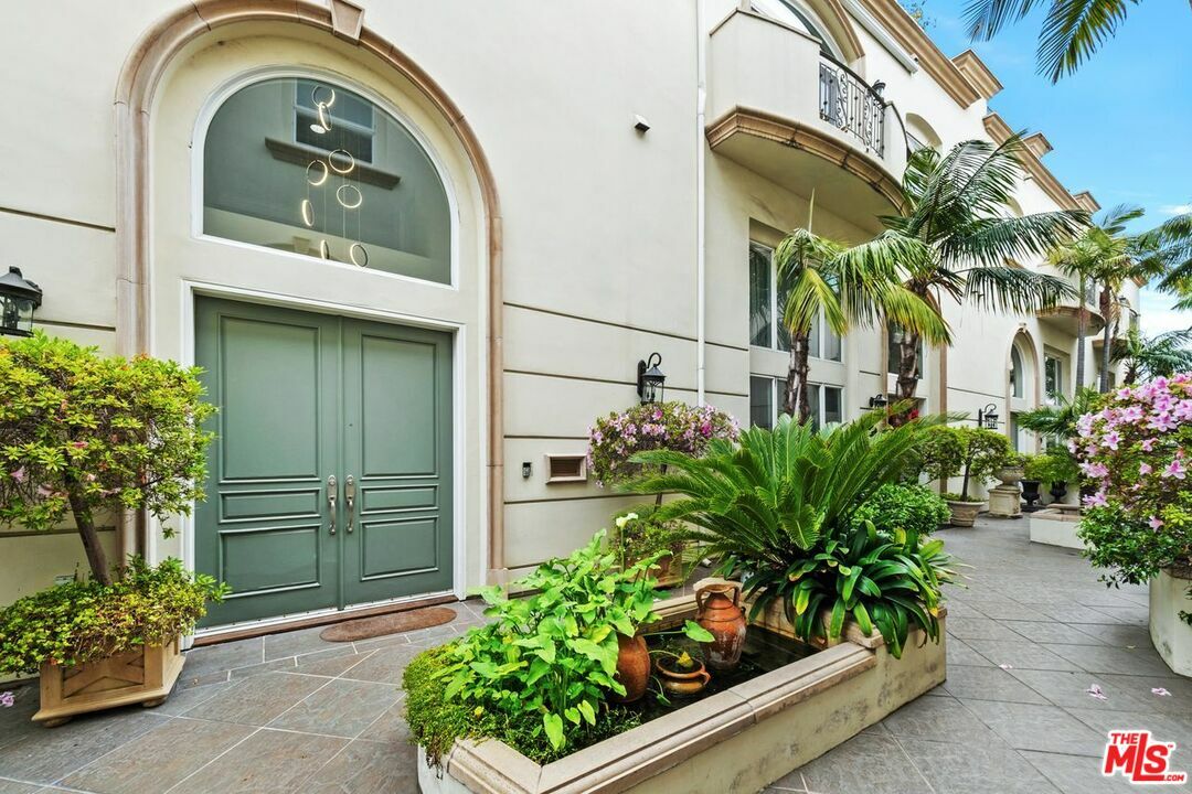 Property Photo:  11974 Mayfield Ave  CA 90049 