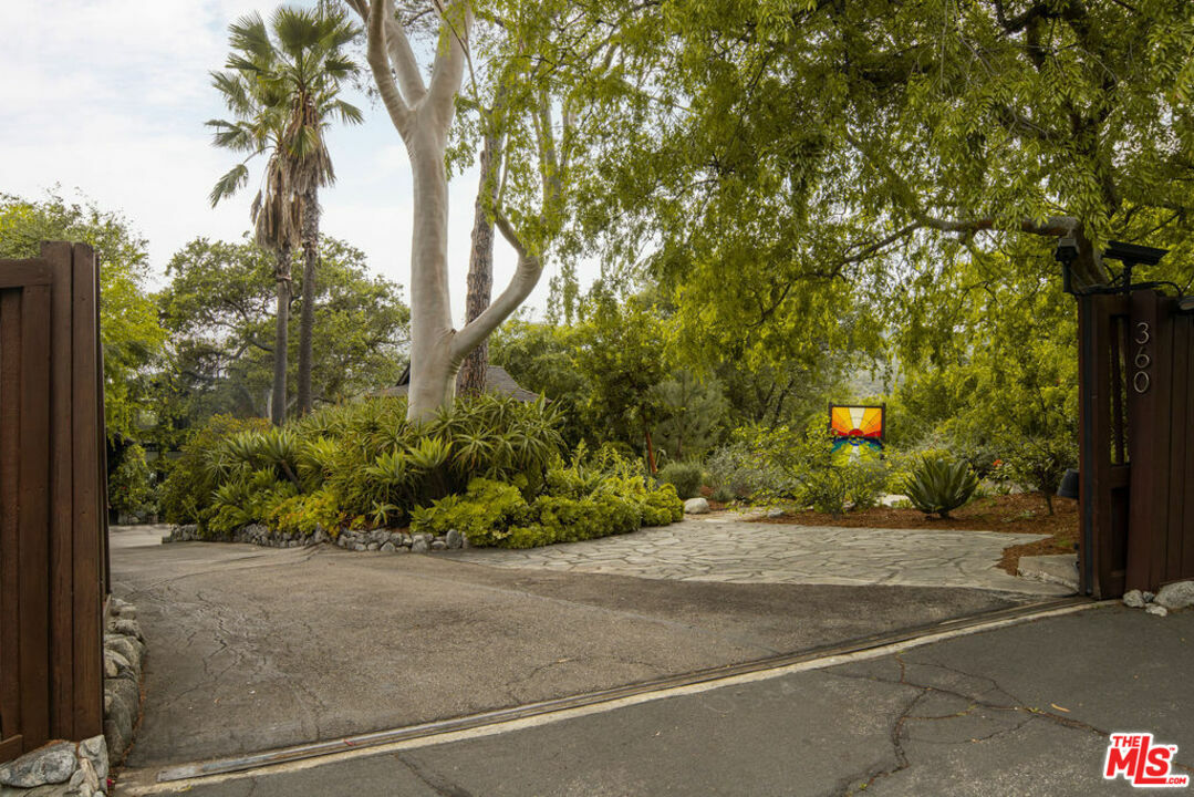 Property Photo:  360 Edwards Pl  CA 91206 
