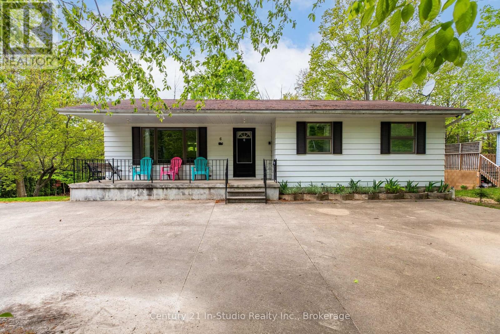 Property Photo: 6 Carson Lake Crescent ON N0H 2G0