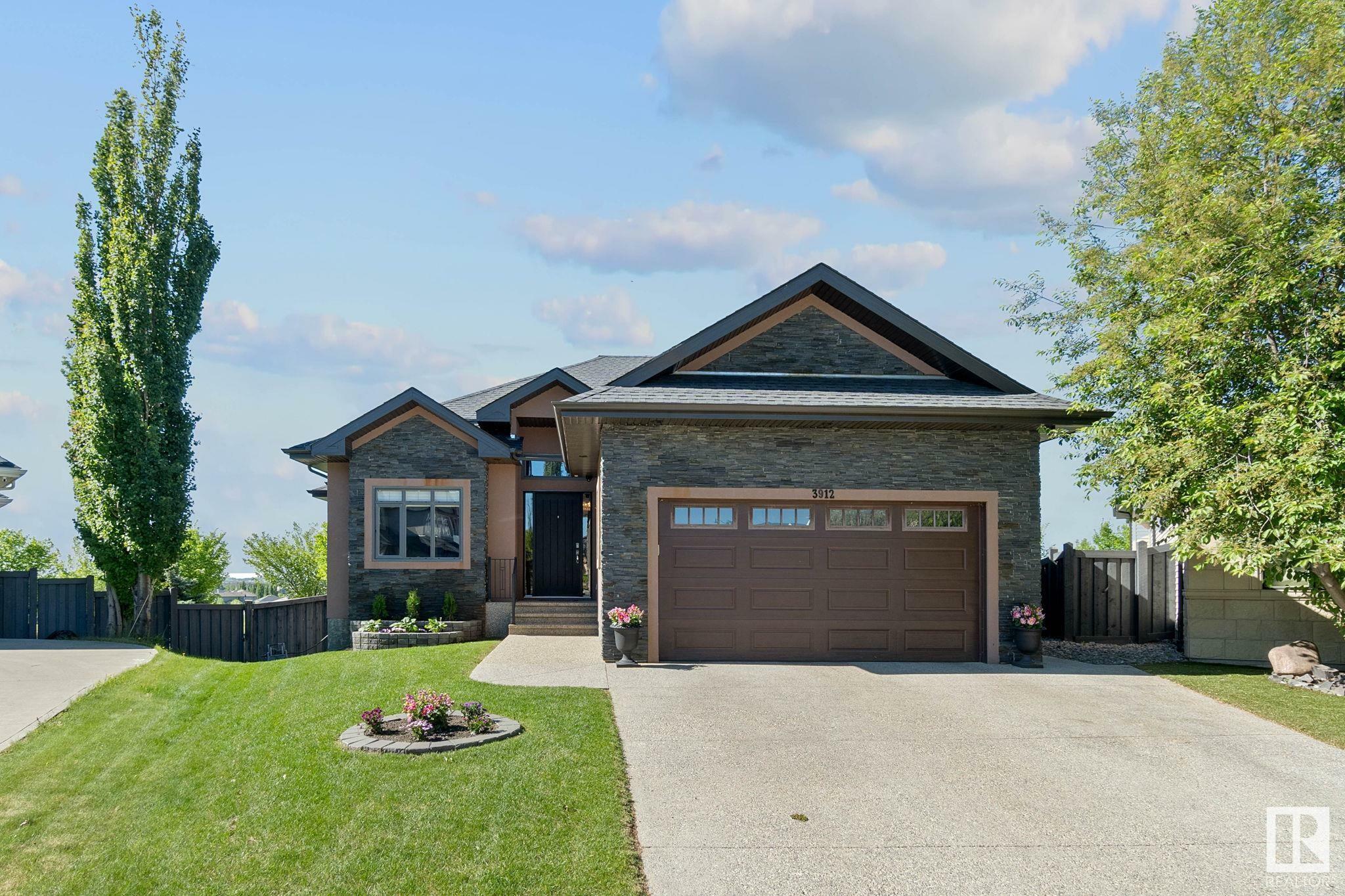 Property Photo: 3912 Macneil Bay Bay NW AB T6R 0H5
