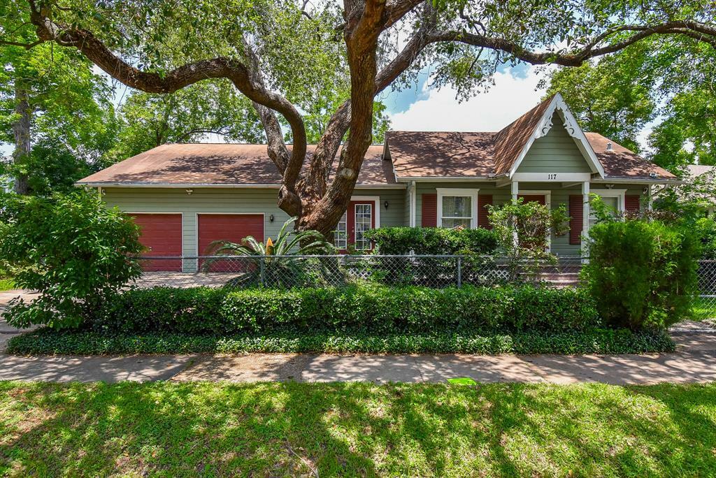 Property Photo: 117 E 25th Street TX 77008