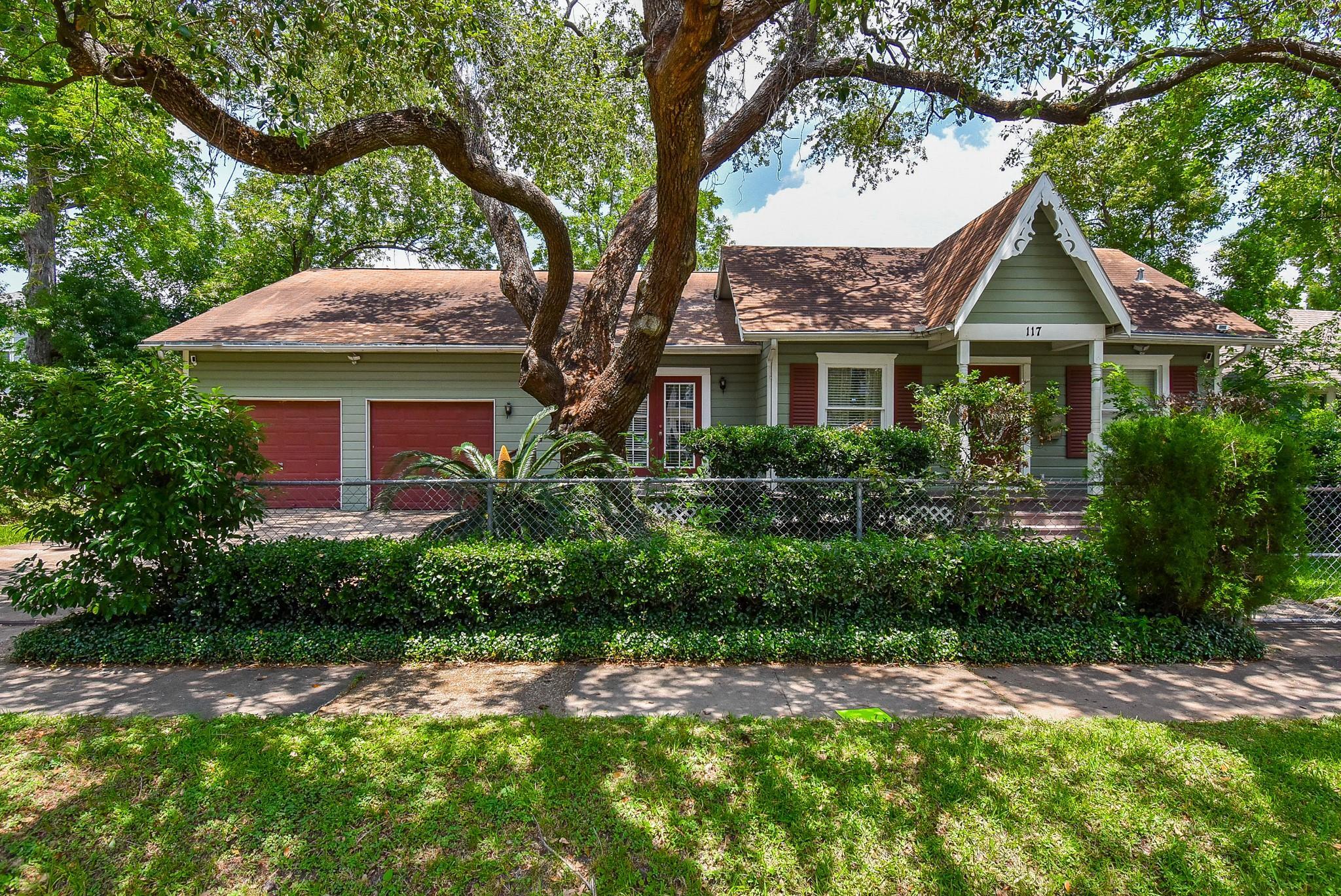 Property Photo:  117 E 25th Street  TX 77008 