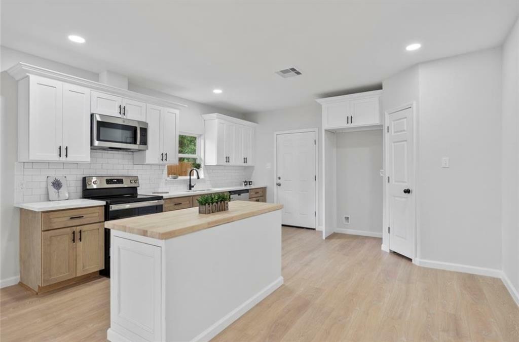 Property Photo: 2811 Winbern Street TX 77004