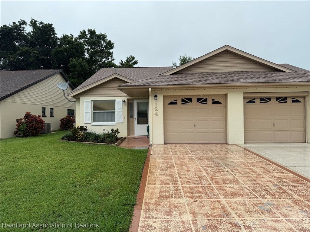 Property Photo: 124 Fairway Drive FL 33852