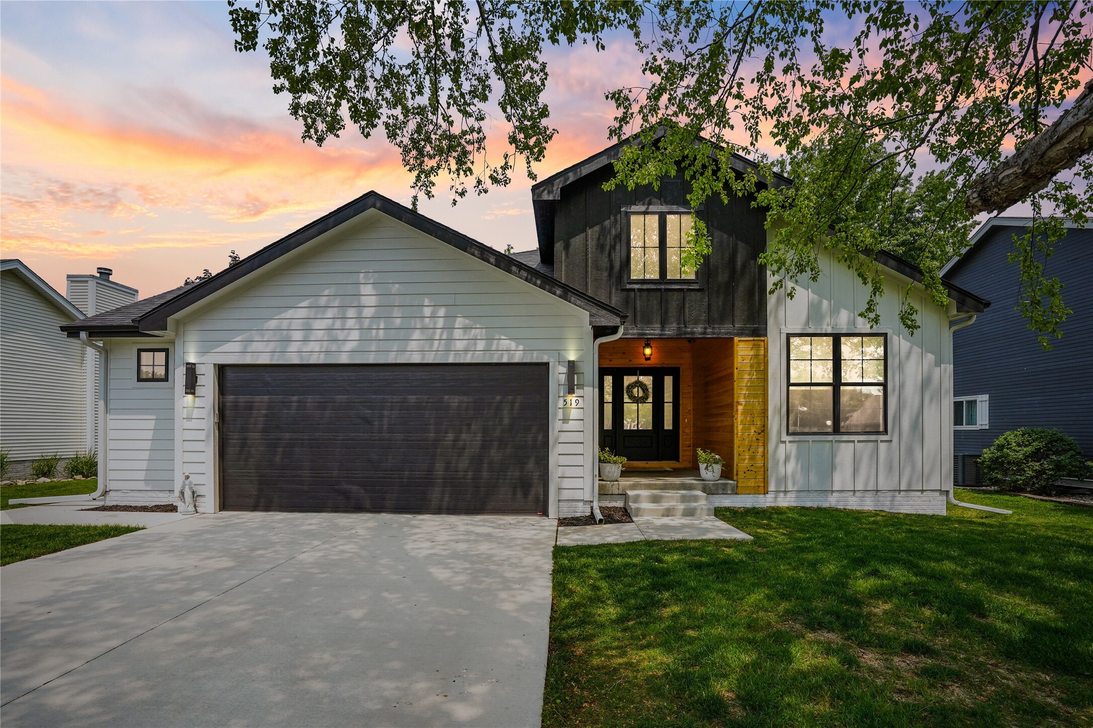 519 W Mills Street  Winterset IA 50273 photo