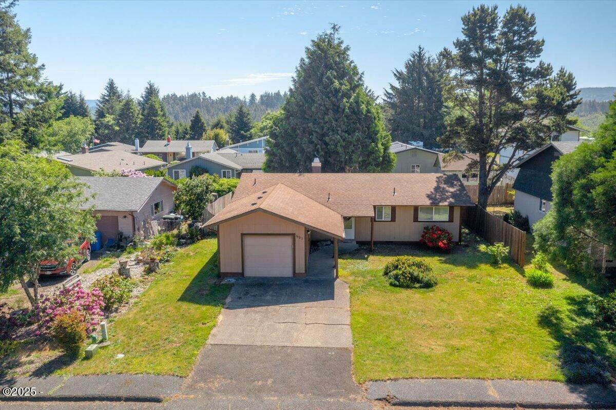 Property Photo: 995 SE Rolph Court OR 97394