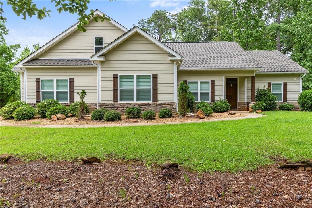Property Photo: 134 N Cardinal Heights AL 36853