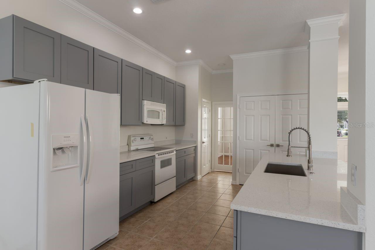 Property Photo:  181 Longview Avenue  FL 34747 