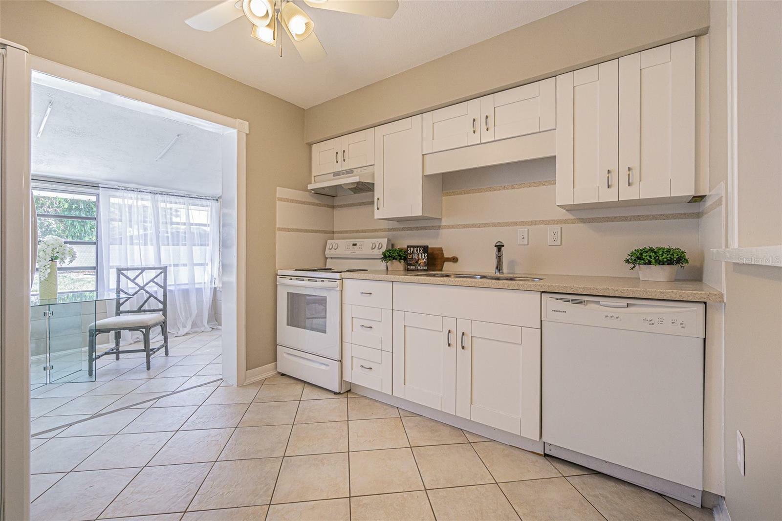 Property Photo: 6702 49th Avenue N FL 33709