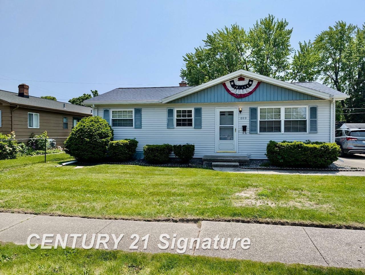 Property Photo:  809 Stinson Drive  MI 48604 