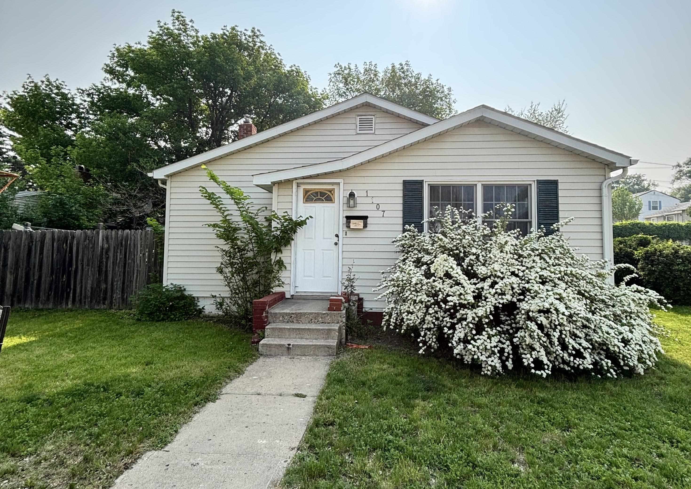 Property Photo: 1107 SE 2nd St. ND 58701-5907