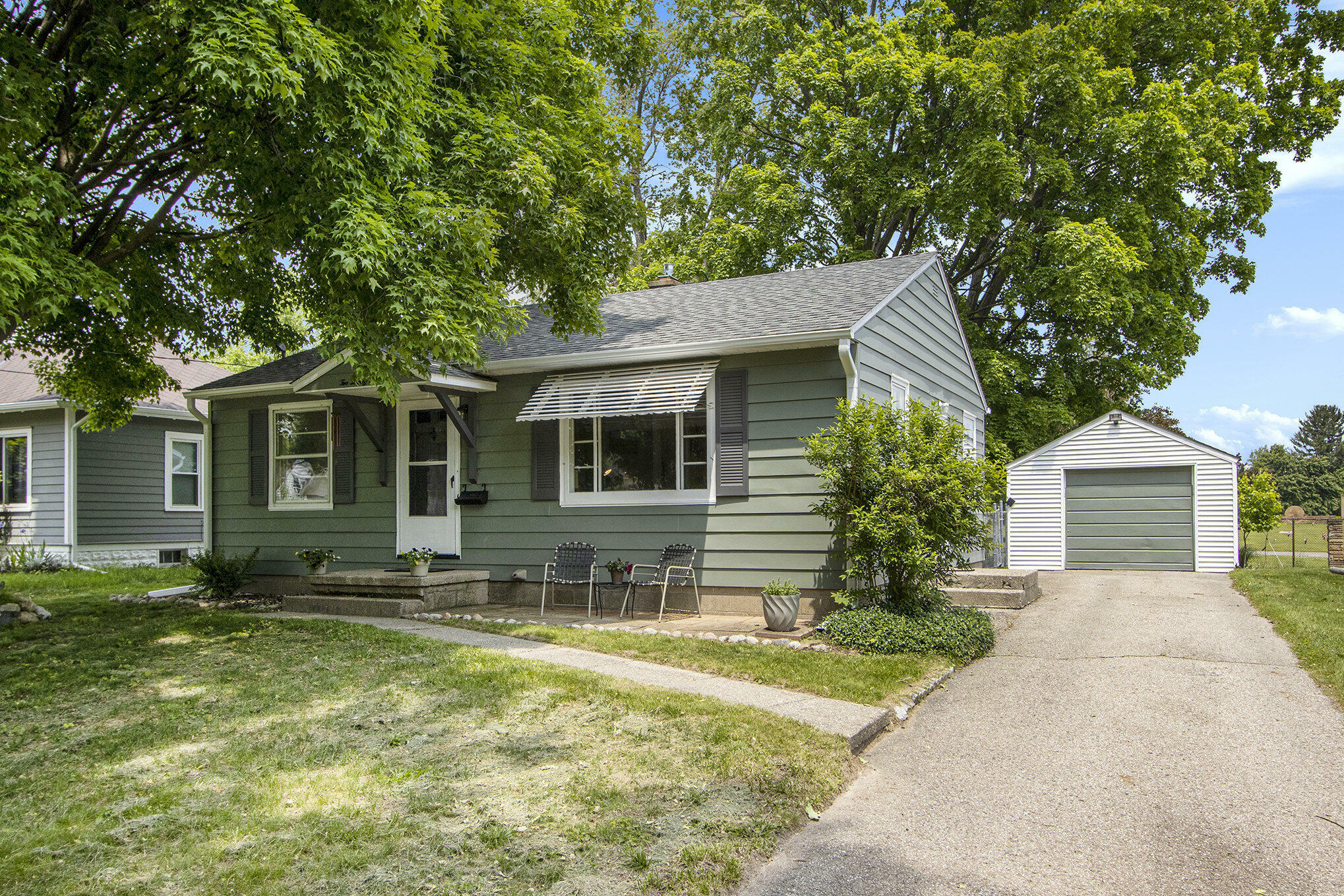 Property Photo: 222 Oakhurst Avenue MI 49001