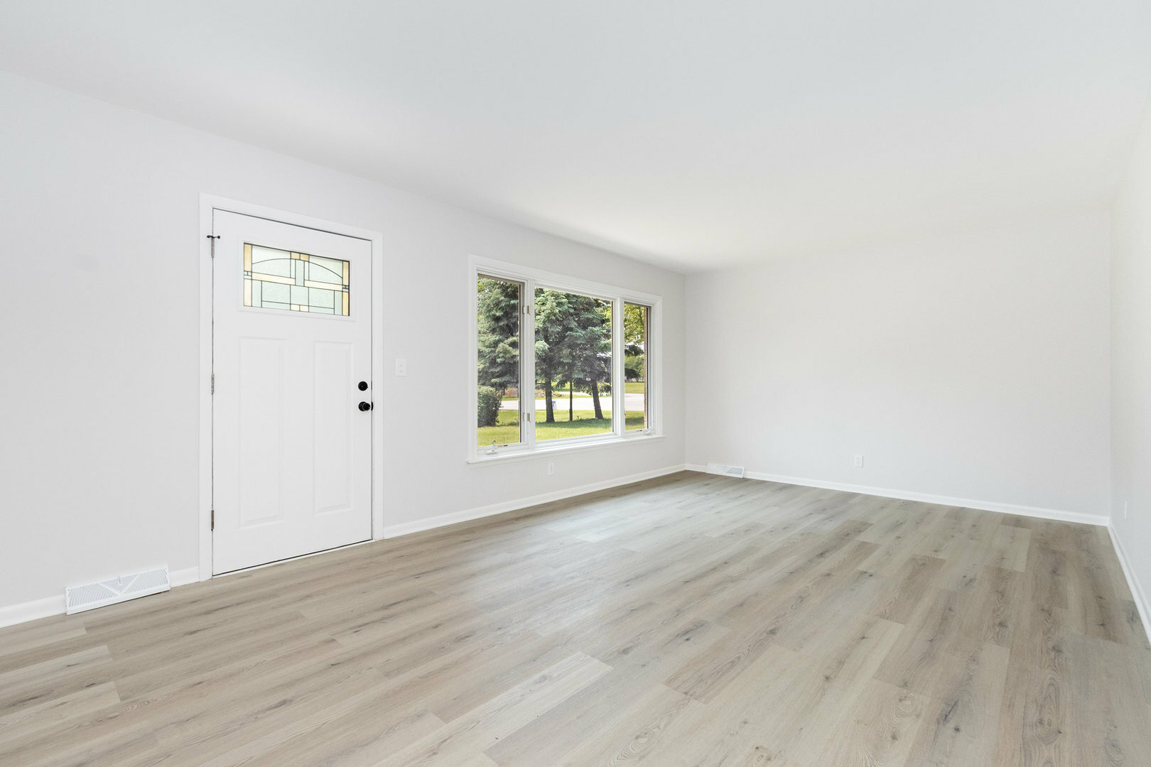 Property Photo: 102 Pembroke Avenue IL 60433