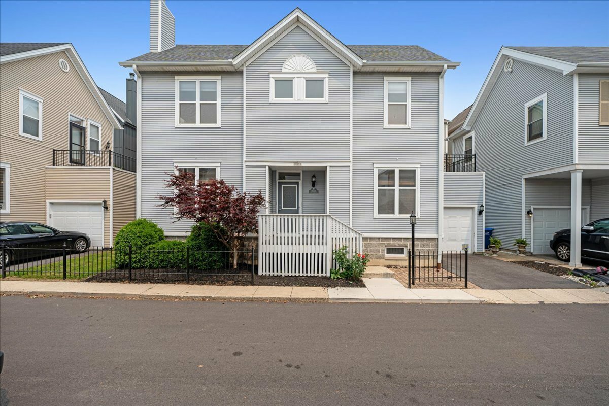 Property Photo: 2847 N Wolcott Avenue D IL 60657