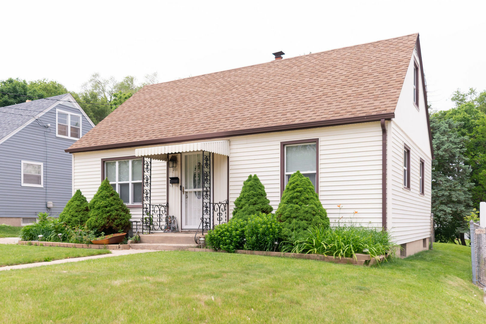 Property Photo: 711 29th Street IL 61108