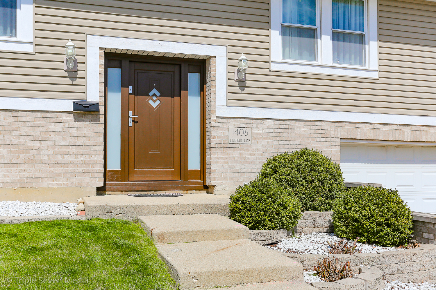 Property Photo: 1406 Edgefield Lane IL 60169