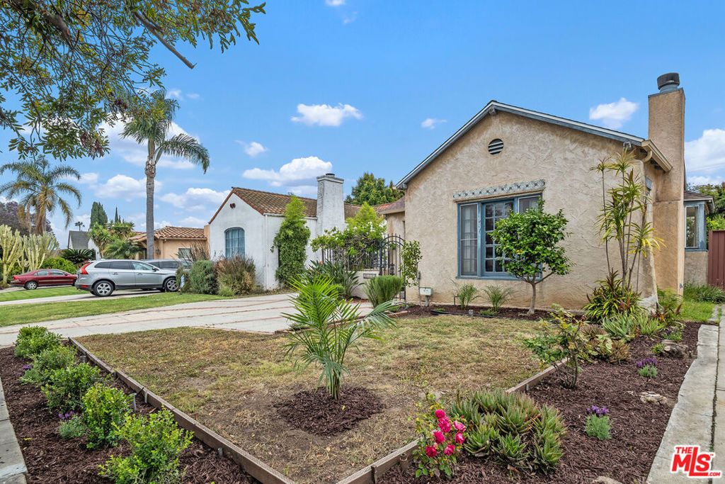 Property Photo: 2119 Overland Avenue CA 90025