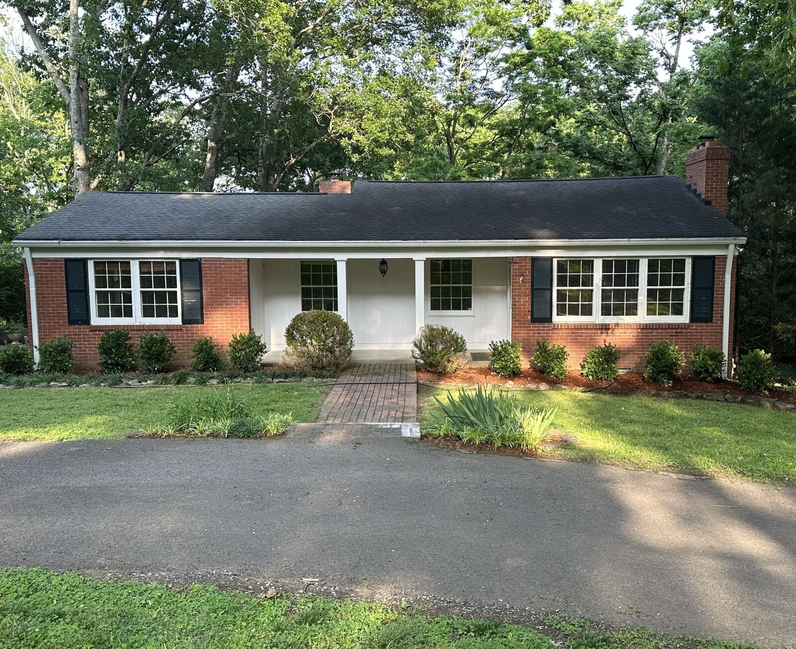 Property Photo:  620 Royal Oaks Pl  TN 37205 