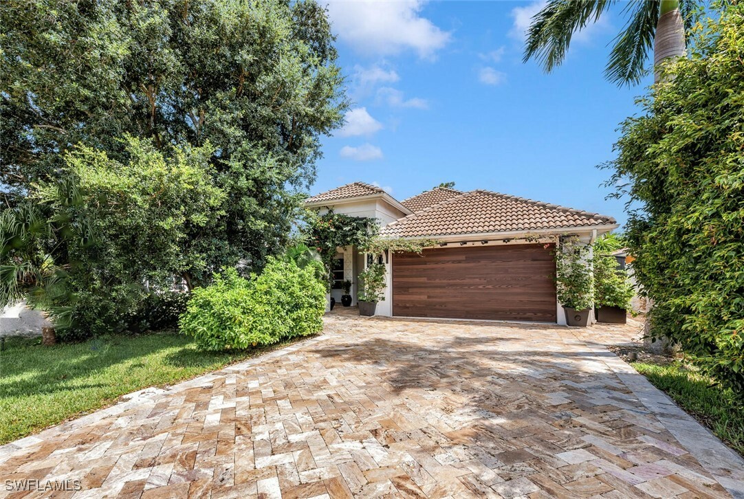 Property Photo: 786 109th Avenue N FL 34108