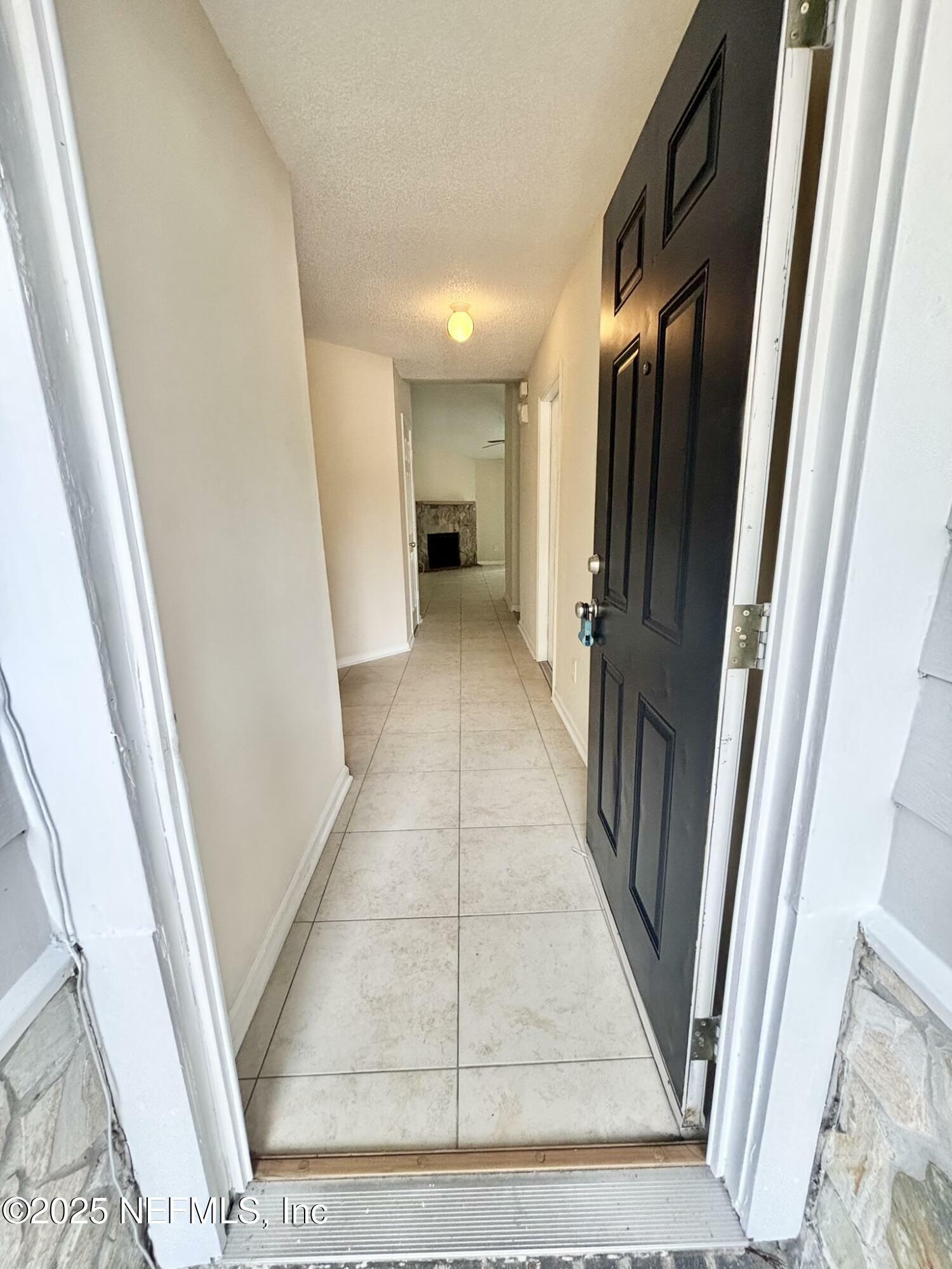 Property Photo: 3951 Hunters Lake Circle W FL 32210