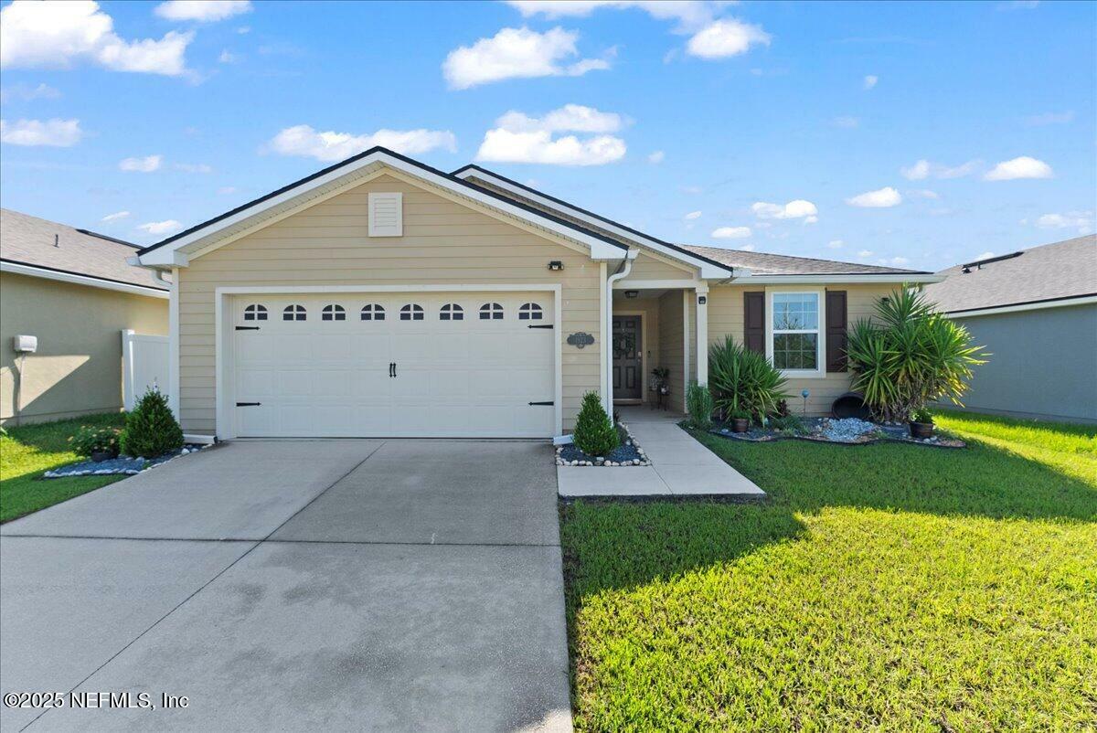 Property Photo: 1923 Applegate Lane FL 32068