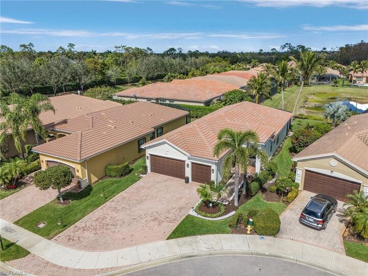 Property Photo: 3813 Columbia Ct FL 34119