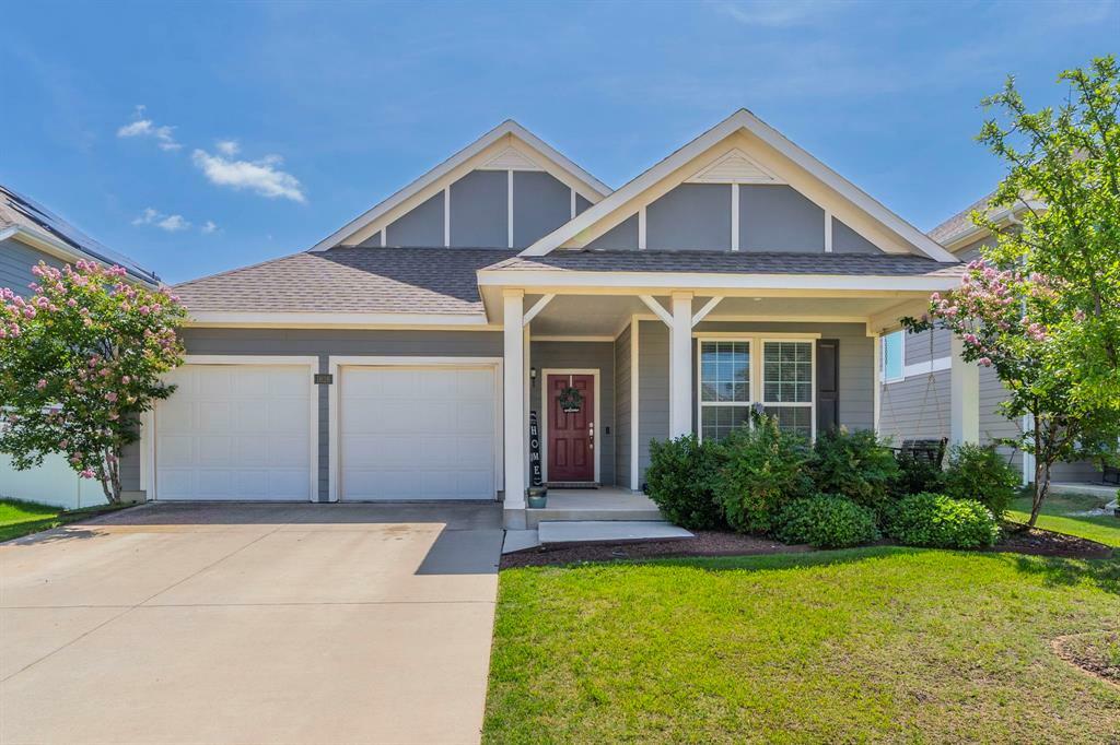 Property Photo: 1628 Hinckley Avenue TX 76227