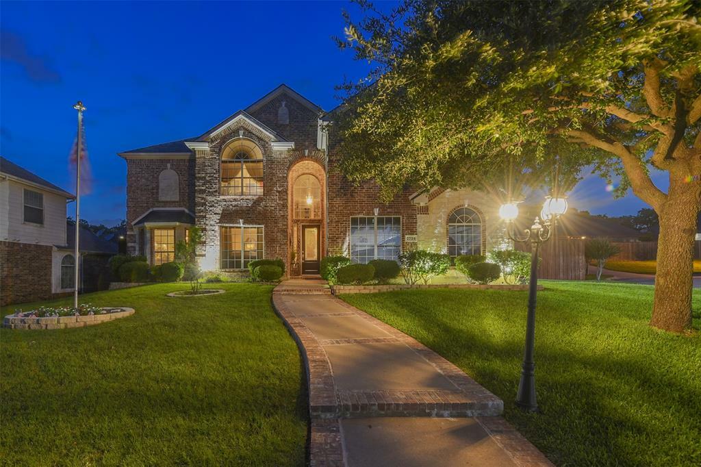Property Photo: 2724 Ferncrest Trail TX 76063