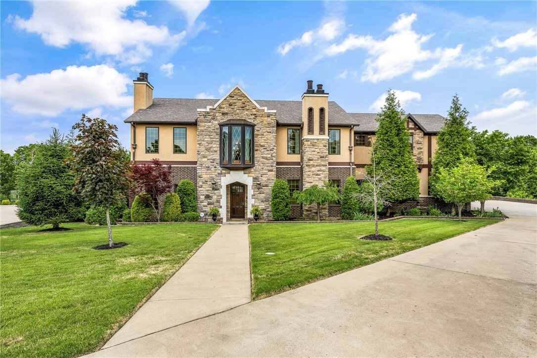Property Photo: 3800 W Norwood Place AR 72704