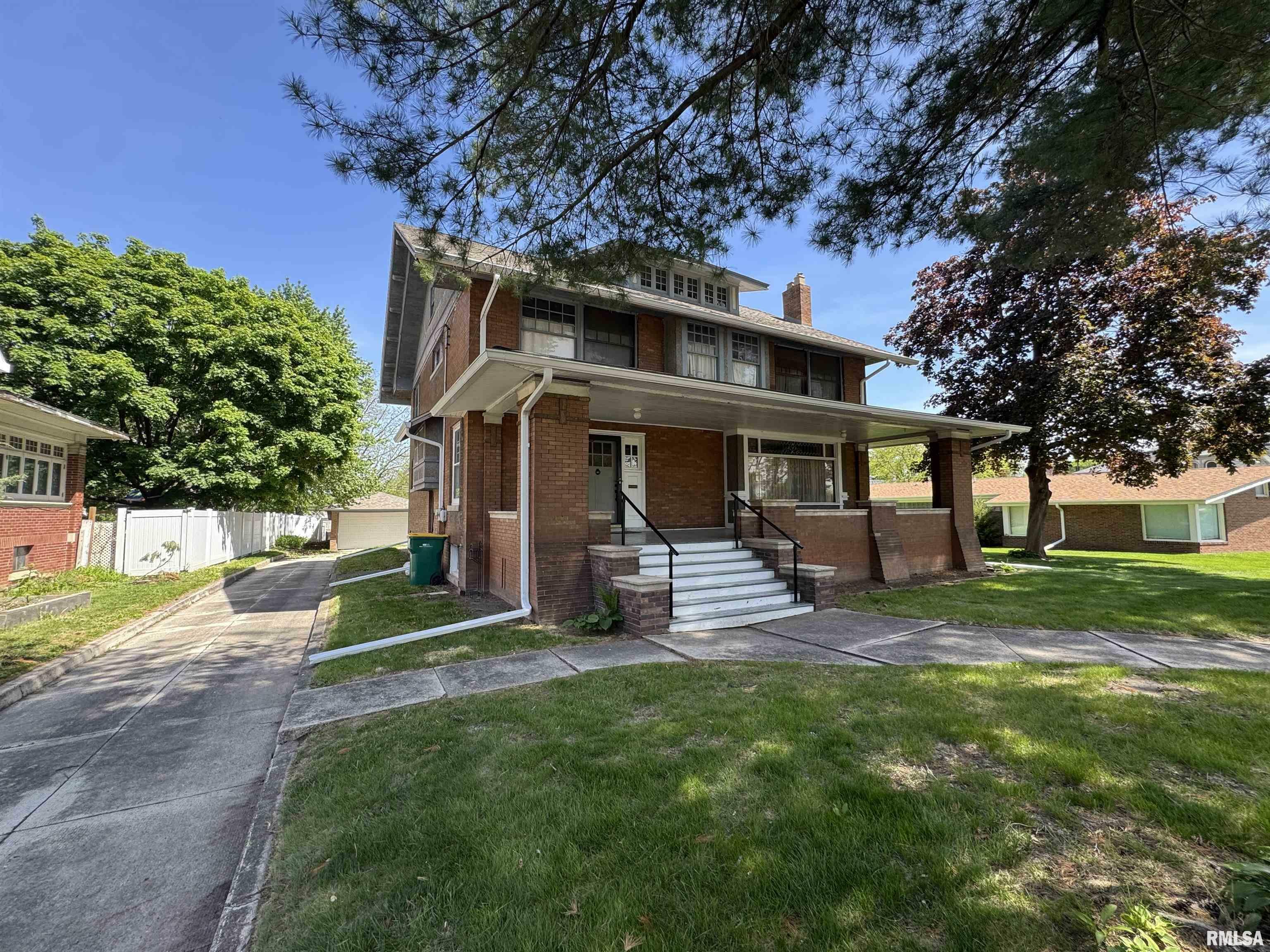 Property Photo: 387 N Kellogg Street IL 61401