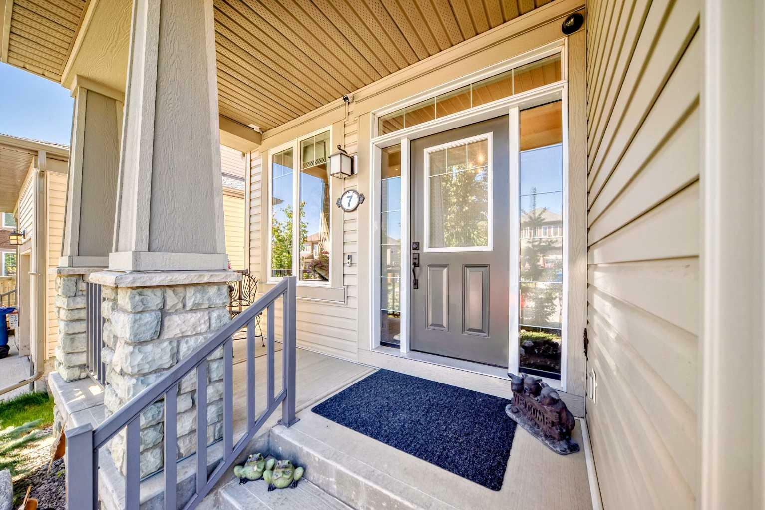 Property Photo: 7 Windgate View SW AB T4B 3S9